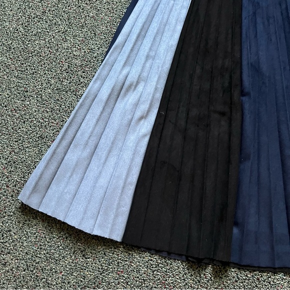 ZARA Blue & Black Color-block Small Pleated Stretch Knee-Length Midi Skirt Sz XS - Picture 4 of 16